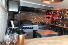 Outside-entertaining-and-bar